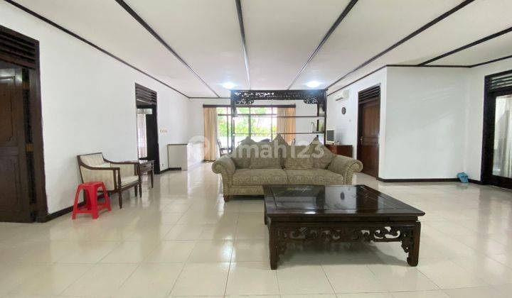 Rumah Lama Hitung Tanah Super Luas di Kawasan Elite Menteng 1