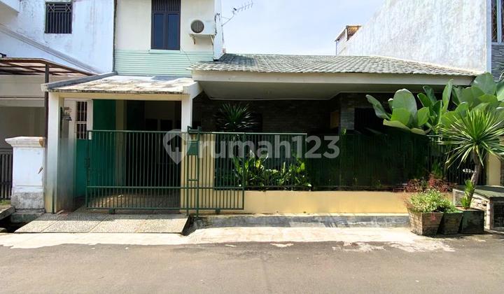 Rumah Minimalis 1,5 Lantai di Cinere Siap Huni