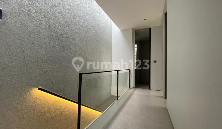 Brand New Rumah Modern Selangkah ke Tol Andara, Jakarta Selatan 2