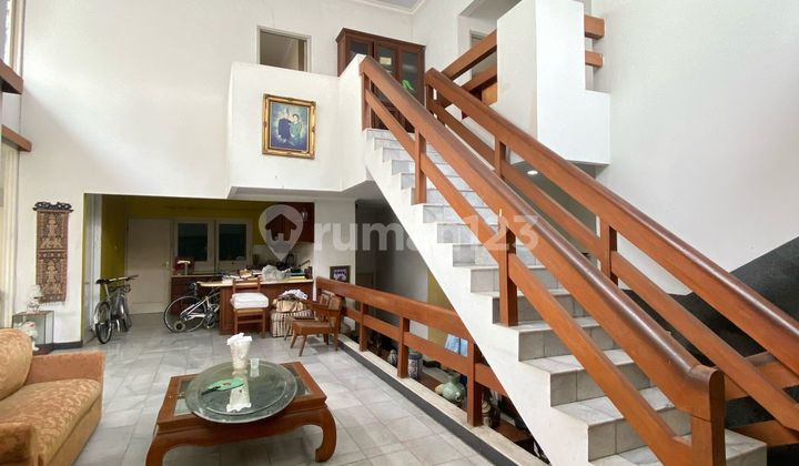 Rumah Selangkah ke MRT di Komplek Lebak Bulus Row Jalan Lebar Rumah Selangkah ke MRT di Komplek Lebak Bulus Row Jalan Lebar