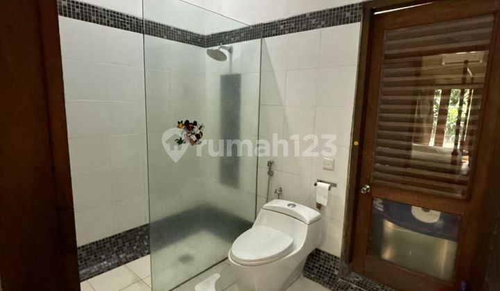 Single Story House in Good Condition in Cinere, Spacious Layout 2