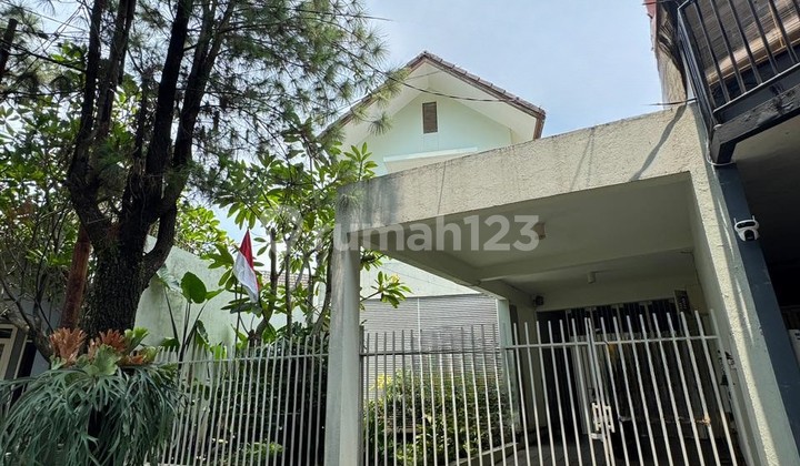 Rumah Mewah dengan Kolam Renang di Graha Cinere - Lokasi Tenang & Strategis