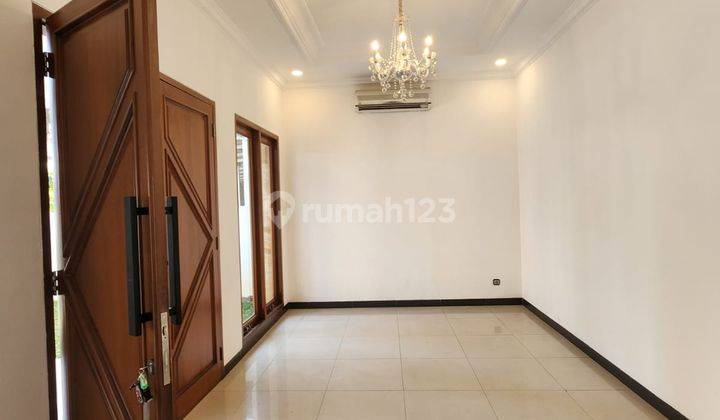 Rumah Super Cozy di Pondok Indah Hadap Selatan Dekat Pim 2