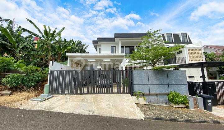 2-Story Spacious & Move-In Ready House with Swimming Pool & Modern Layout 2-Story Spacious & Move-In Ready House with Swimming Pool & Modern Layout