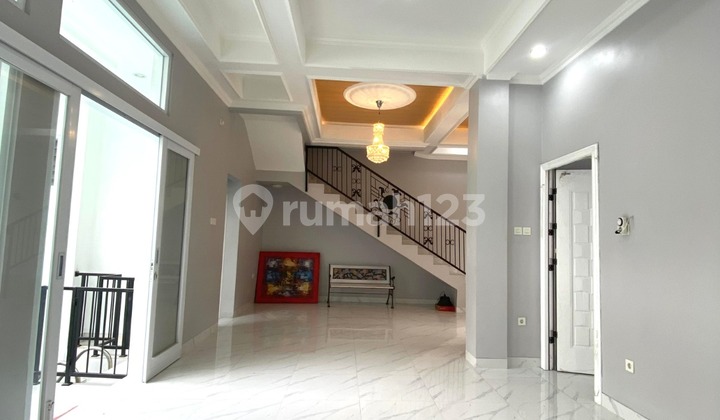 Luxurious 2-Story House with Swimming Pool in Cinere 2