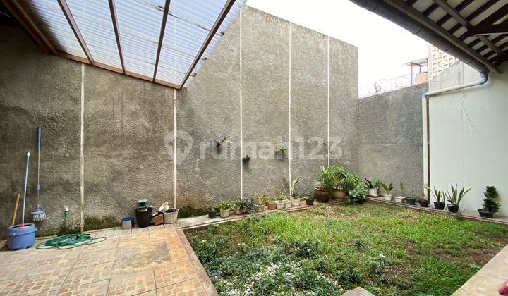 Rumah Siap Huni di Cinere 2 Lantai Dekat ke Tol Desari 2