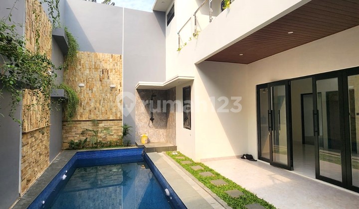 Rumah Mewah 2 Lantai Desain Modern Kolam Renang, Lokasi Strategis 2