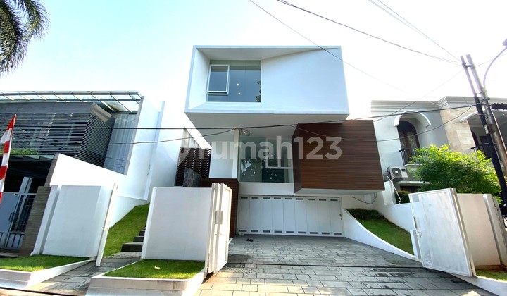 Brand New Rumah Mewah di Kawasan Elite Layout Luas Ada Swimming Pool