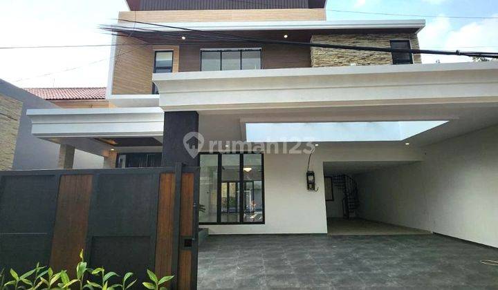 Rumah Mewah 2 Lantai Desain Modern Kolam Renang, Lokasi Strategis 1