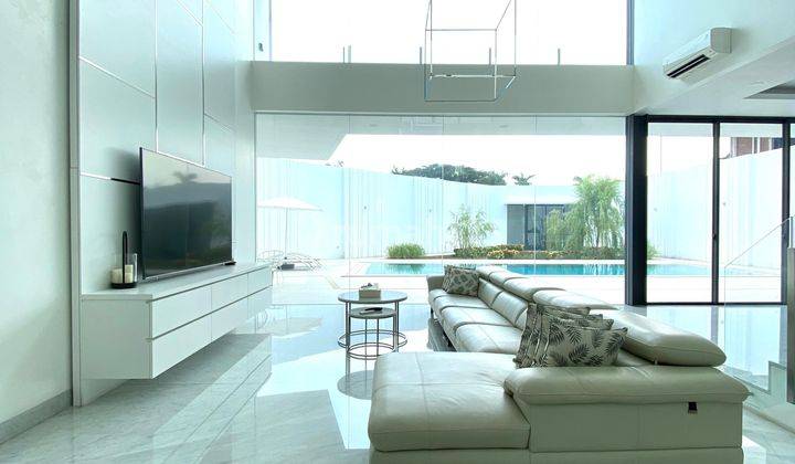 Modern Glass House di Bsd Lantai Marmer Italian Ada Swimming Pool 2