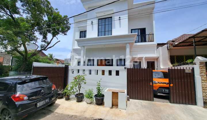 Rumah Brand New di Cinere Layout Lapang Hadap Selatan