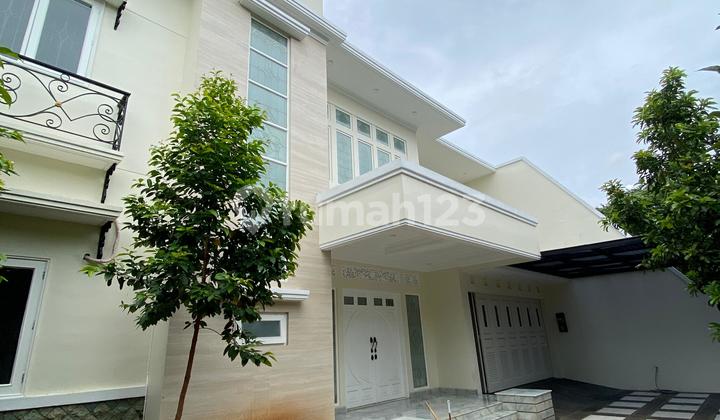 Luxurious House in Lebak Bulus - Near MRT & Swimming Pool Luxurious House in Lebak Bulus - Near MRT & Swimming Pool