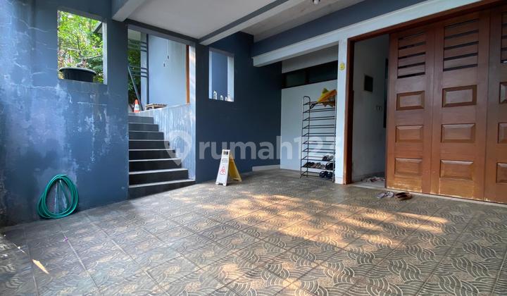 Spacious House Layout Facing South and West in Villa Cinere Mas 2