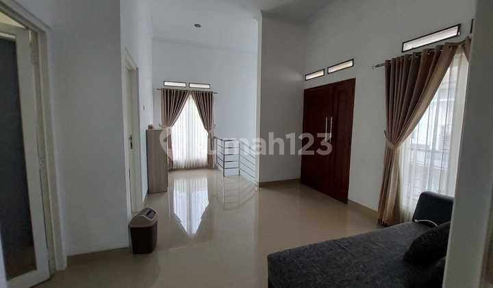 Yogyakarta Modern House Fully Furnished in Elite Area, 15 Minutes to UGM, 10 Minutes to Al-Azhar 2