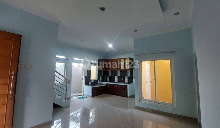 Jogjakarta Mlati rumah cuantik 15 menit ke UGM 10 menit ke Alazhar 2 Lantai 1