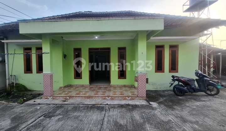 North Jogja House for Rent Near UGM Campus, YKPN, UTy, Close to International Schools.