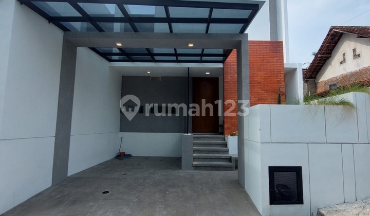Beautiful and Luxurious Ready-to-Occupy House Near UII Campus on Kaliurang Road