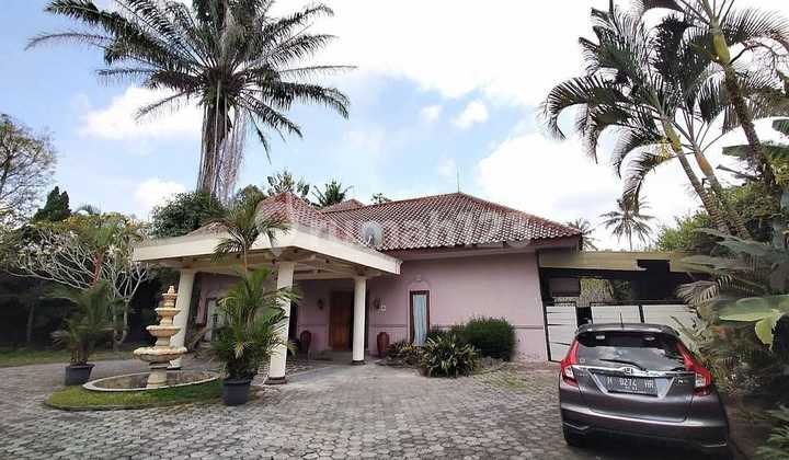 Grand Alla Colonial Modern Beautiful Villa on Jalan Kaliurang Km 16 Grand Alla Colonial Modern Beautiful Villa on Jalan Kaliurang Km 16