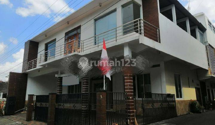 KOST PUTRI EXCLUSIVE DENGAN RUMAH INDUK DI JALAN KALIURANG KM 5 1