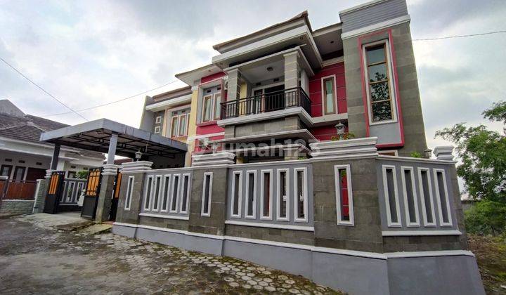 RUMAH MEWAH ELEGAN DI JALAN KALIURANG KM  7 2