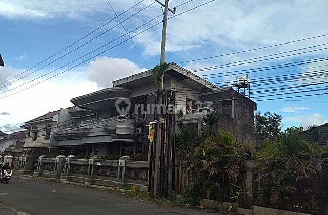 RUMAH' MEWAH DEKAT KAMPUS UGM DI JALAN KALIURANG KM 5 2