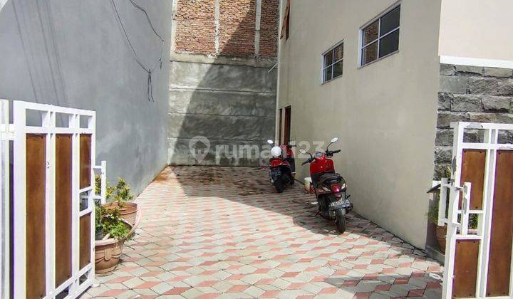 RUMAH MEWAH DI WAHID HASYIM DEKAT  BANYAK KAMPUS