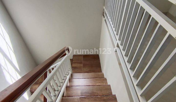 RUMAH MEWAH DI WAHID HASYIM DEKAT  BANYAK KAMPUS