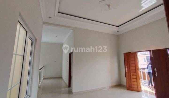 RUMAH MEWAH DI WAHID HASYIM DEKAT  BANYAK KAMPUS