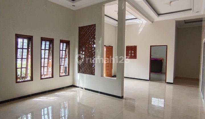 RUMAH MEWAH DI WAHID HASYIM DEKAT  BANYAK KAMPUS