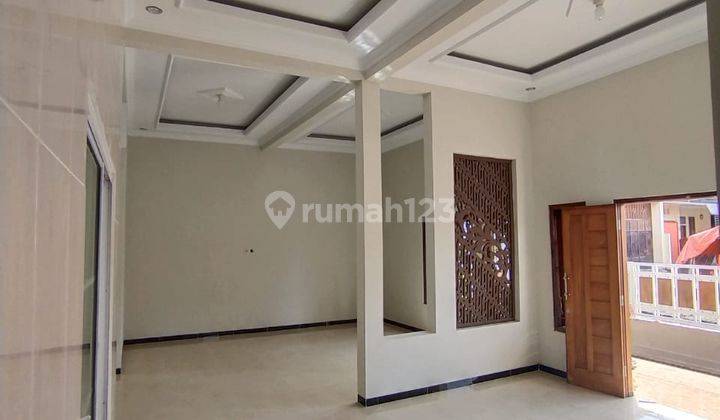 RUMAH MEWAH DI WAHID HASYIM DEKAT  BANYAK KAMPUS