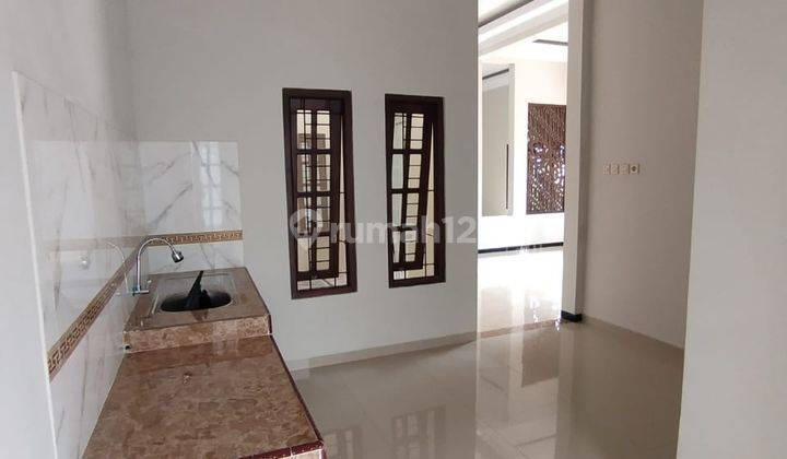 RUMAH MEWAH DI WAHID HASYIM DEKAT  BANYAK KAMPUS
