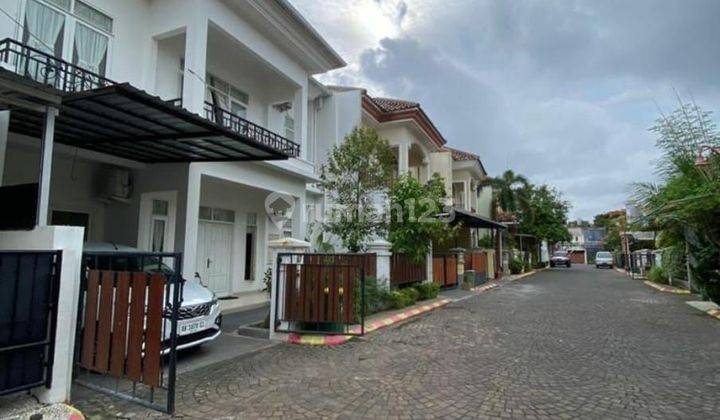 RUMAH CANTIK LANTAI 2 DI GODEAN 1