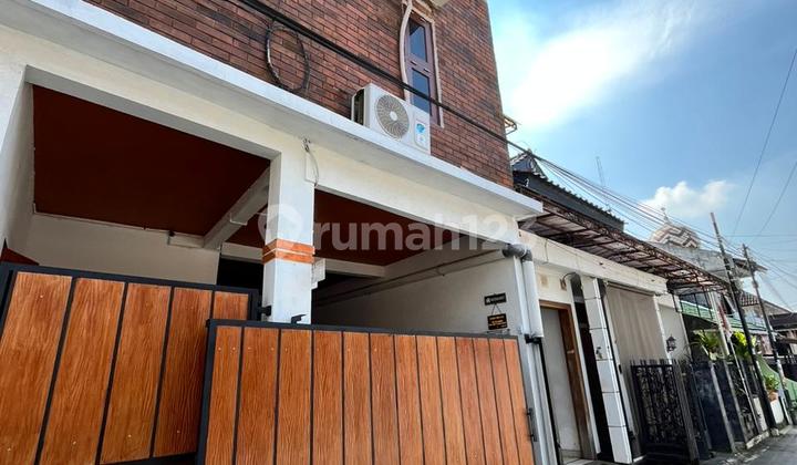 Boarding House with Main House Near UGM Campus in Monjali 1