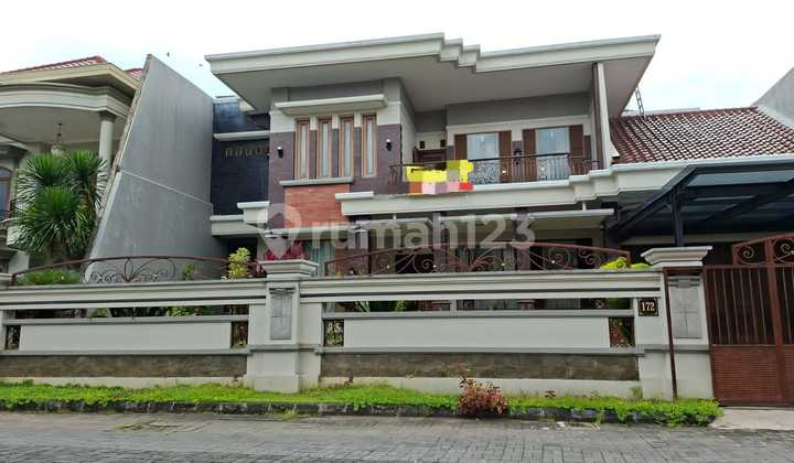 Luxurious and Grand House Near UGM Campus in Monjali 2
