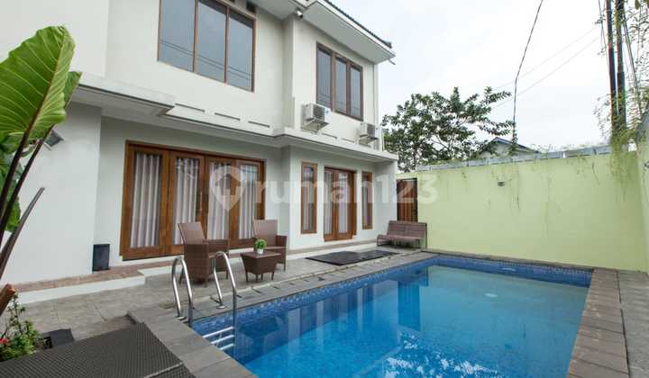 Luxury House + Swimming Pool Near UGM and UII Campus on Jalan Kaliurang Km 8