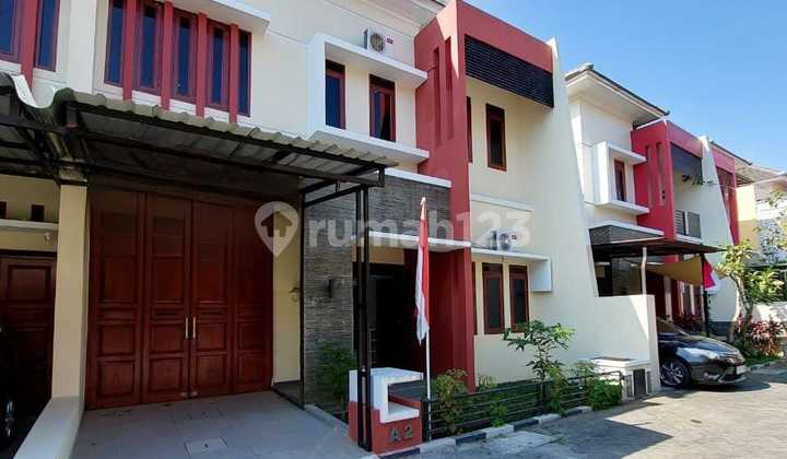 Rumah Cantik Siap Huni Dekat Ambarrukmo Plaza