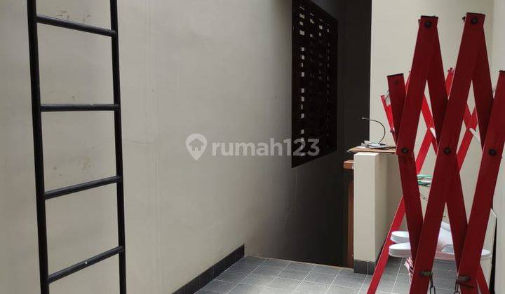 Rumah di Setra Duta, Bandung 3 Lantai Semi Furnished SHM 2