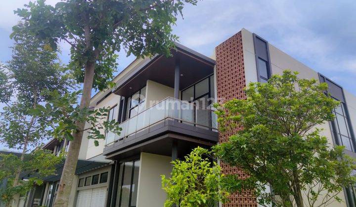 Rumah 2 Lantai Bagus SHM di Summarecon Cluster Emily, Bandung 1