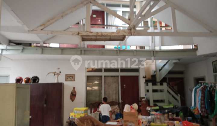 Rumah Bangunan Belanda Sayap Dago, Bandung Lokasi Strategis 2