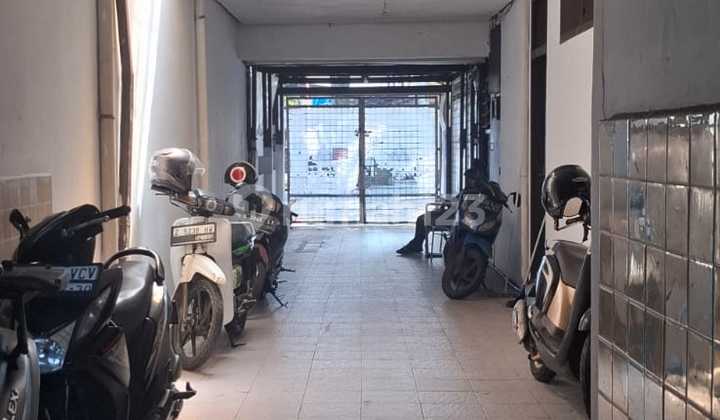 Spacious Strategic House Suitable for Office, Turangga Bandung