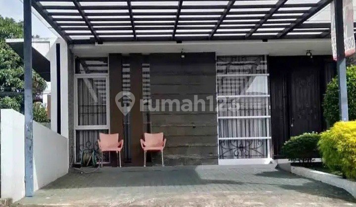 Dijual Rumah Sarijadi. 2 Lantai Halaman Depan Belakang Lokasi Strategis Dijual Rumah Sarijadi. 2 Lantai Halaman Depan Belakang Lokasi Strategis