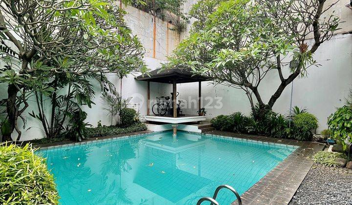 Pondok Indah- Rumah Lama Siap Huni Harga Mendekati NJOP 1