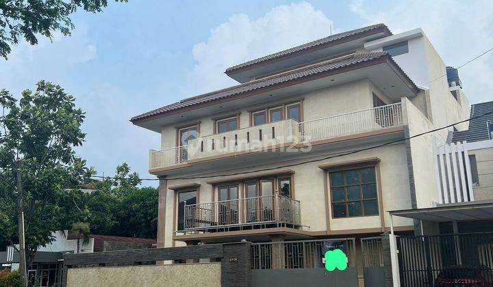 Rumah Villa Taman Meruya 374 M2 4 Lantai Rapih Siap Huni. Hoek 1