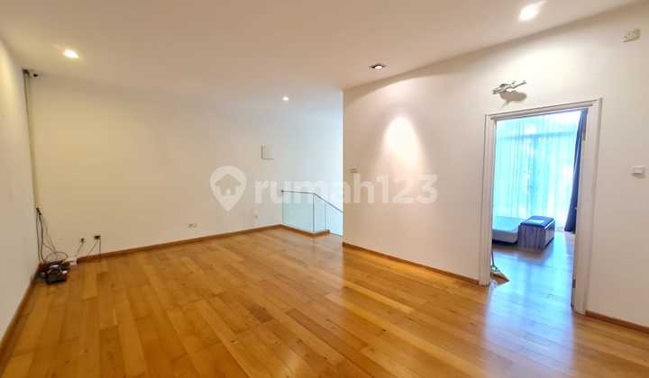 Rumah Damar Golf Pantai Indah Kapuk Rapih Siap Huni. View Danau Luas 300M2 Rumah Damar Golf Pantai Indah Kapuk Rapih Siap Huni. View Danau Luas 300M2