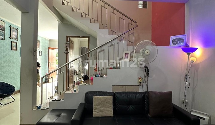 Rumah tomang lokasi private, jalan depan muat 2 mobil. Shm