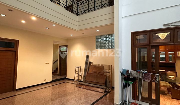 Rumah pluit luas 200m2 jalan lebar, void tinggi siap huni