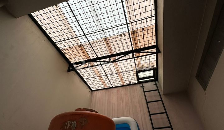 Muara Karang House Rare Spec. 6X15 3 Floors. Main Road Facing North. 2