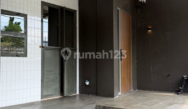 Rumah Kembangan Baru Hoek Luas 186M2 lb 450. Semi Furnish 2