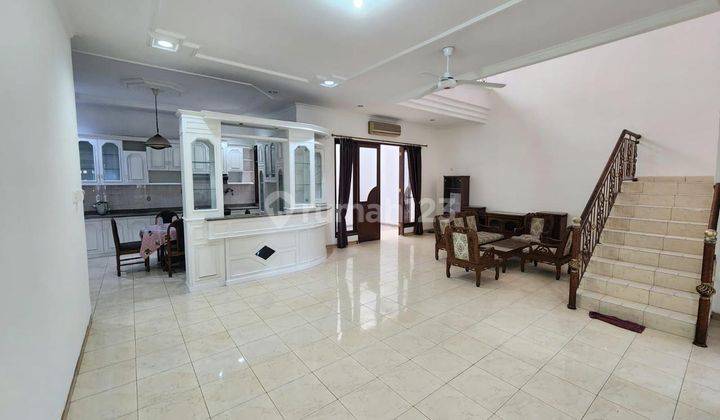 Rumah 2 Lantai Bagus Semi Furnished di Taman Surya, Jakarta Barat 1