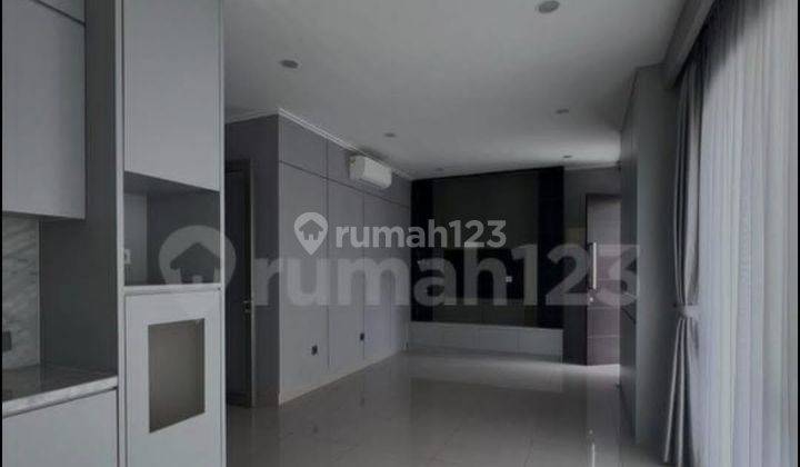 Rumah 2 Lantai Bagus Semi Furnished di Pantai Indah Kapuk 2, Jakarta Utara 1